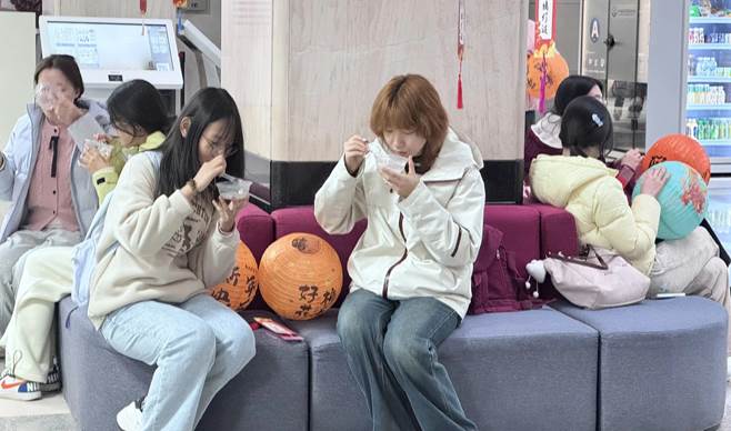 53a609eedf2399352eff27a2095ec8e